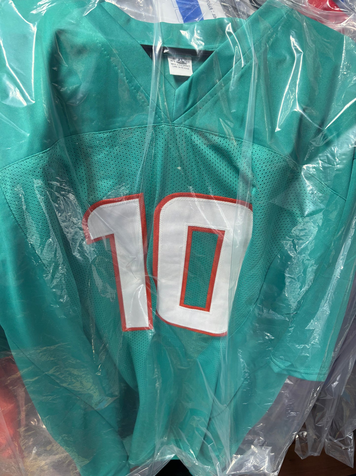 Tyreek Hill Signed XL Miami Dolphins Jersey with mint card and Beckett COA!