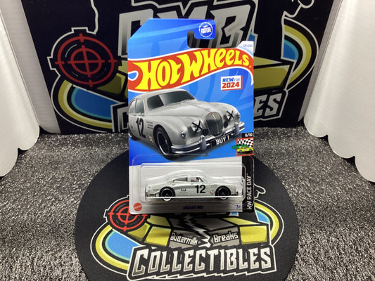 HOT WHEELS Race Day Jaguar MK1